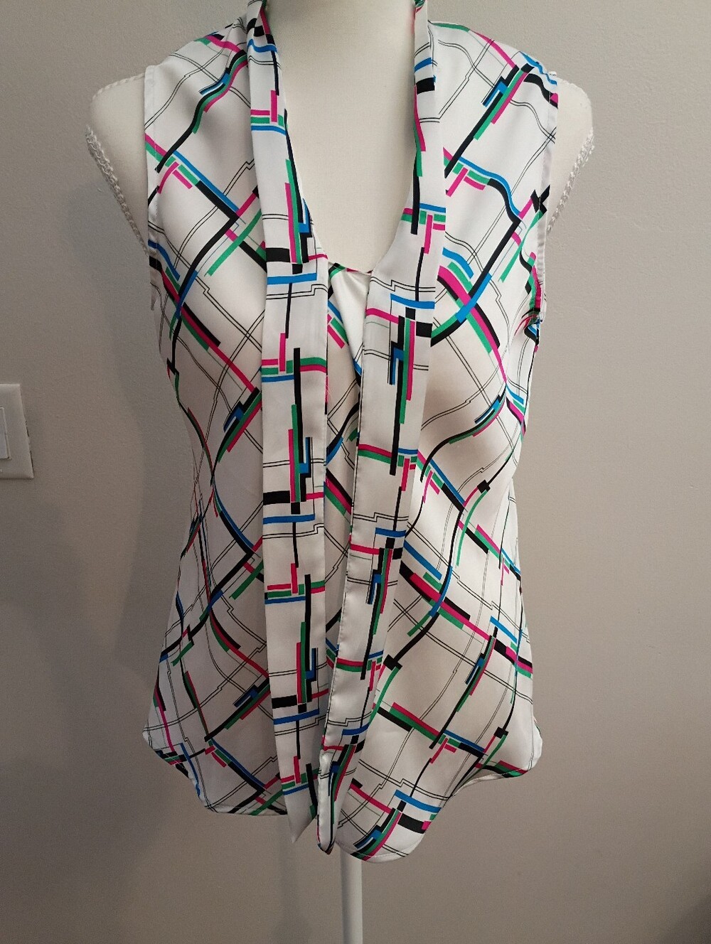 White Sleeveless Geometric Print Tie-Neck Top